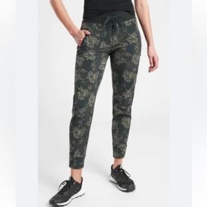 Athleta Trekkie North Printed Jogger’s Floral  Olive Green SIZE 8